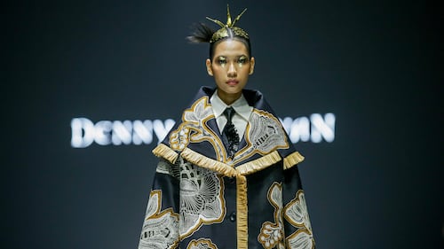 Worldview | Jakarta Fashion Week Reimagines Indonesia’s Textile Heritage 